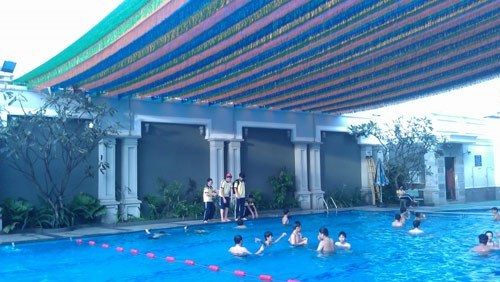 Hình ảnh: bạt mái xếp hoàn thành ở hồ bơi Hòa Phát Đạt