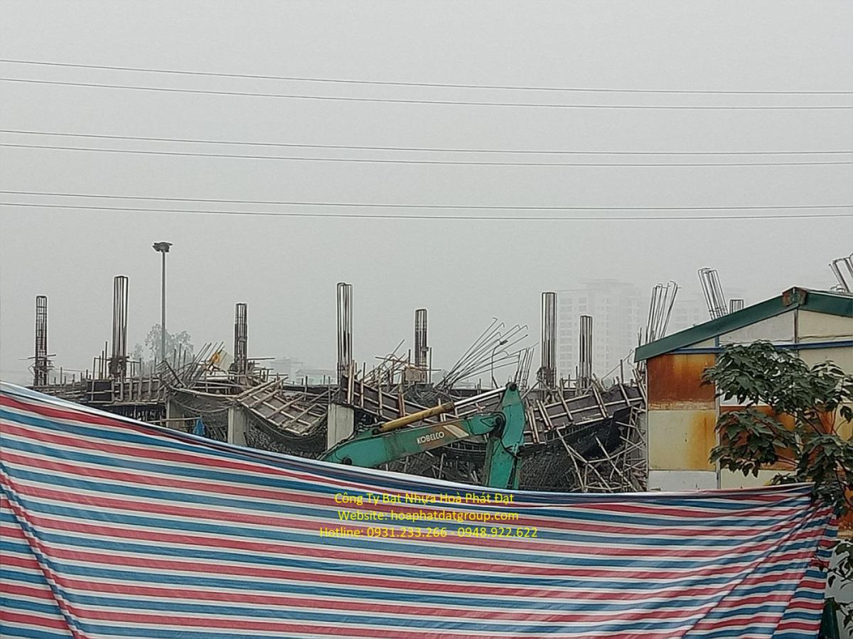 Hình ảnh: bạt sọc 3 màu che phủ công trình khổ 1m8 Hòa Phát Đạt