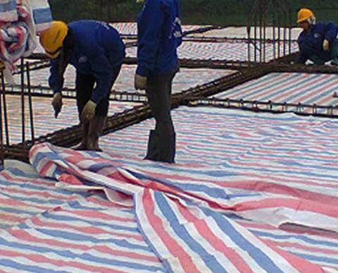 Giá bạt sọc 3 màu khổ 3m x 50m/cuộn - bạt che phủ công trình 3m x 50m